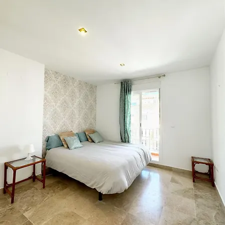 Villa Marbella, Nueva Andalucia, 3 Floors, Pool *